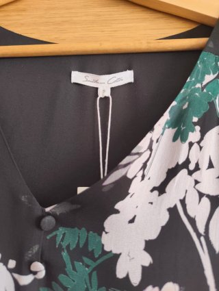 Vestido estampado floral y mariposas