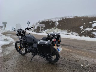 Royal Enfield Himalayan 411 Negra