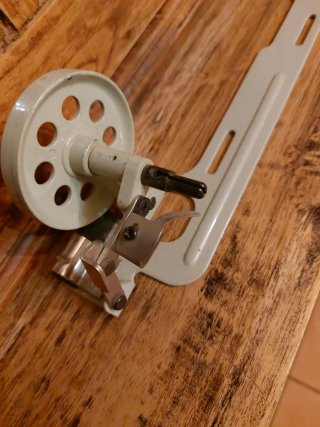 Enfilador para máquinas de coser antiguas