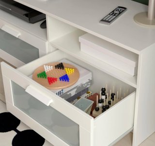 Mueble TV blanco con puertas