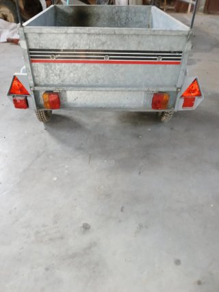 Remolque metálico ligero