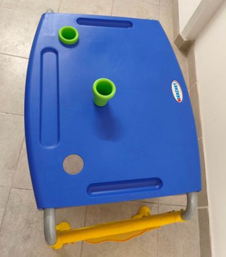 Tavolo per bambini blu e giallo