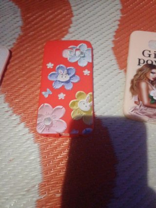 Funda móvil con diseño chica y Torre Eiffel