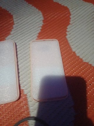 Funda móvil con diseño chica y Torre Eiffel