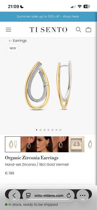 Pendientes dorados y plateados