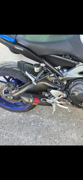 Yamaha MT-09 Plata y Negro
