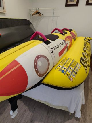 Banana hinchable SPINNERA para playa