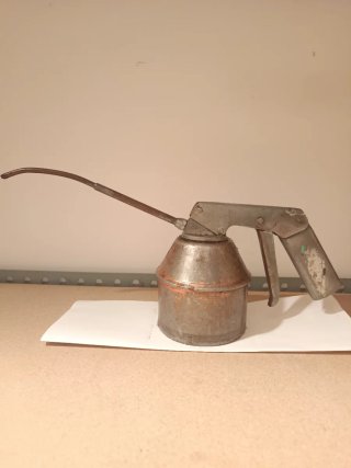 Aceitera para bricolaje
