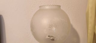 Lámpara antigua eléctrica de cristal y metal