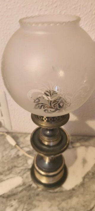 Lámpara antigua eléctrica de cristal y metal