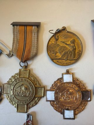 18 Medallas Escolares Antiguas Aplicación