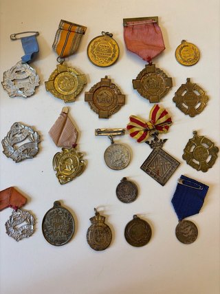 18 Medallas Escolares Antiguas Aplicación