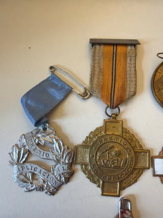 18 Medallas Escolares Antiguas Aplicación