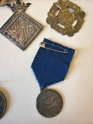18 Medallas Escolares Antiguas Aplicación