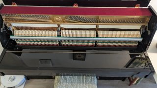 Piano de pared Yamaha C110A