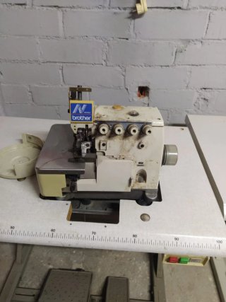 Máquina de coser Brother Overlock