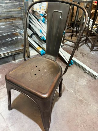 Sillas metálicas estilo industrial