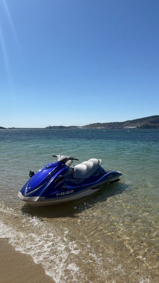 Moto de agua Yamaha azul