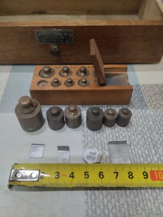 Báscula de precisión antigua