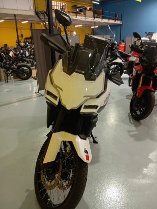 ZONTES Adventure Moto Blanca y Roja
