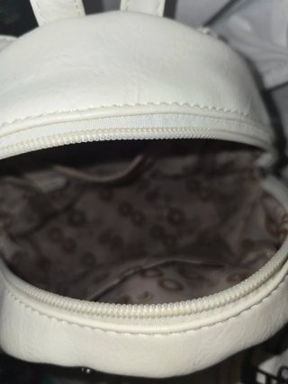 Conjunto Mochila y Bolso Blanco Tachuelas