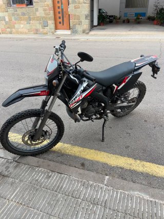 Rieju MRT 50cc Enduro Negra y Roja