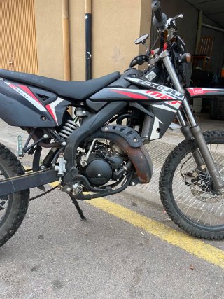 Rieju MRT 50cc Enduro Negra y Roja