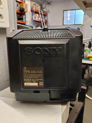 Sony Trinitron 14" CRT KV-M1420E – funcionando