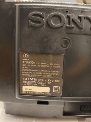 Sony Trinitron 14" CRT KV-M1420E – funcionando