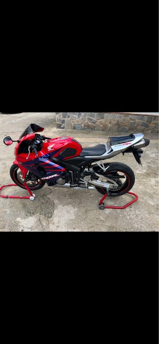 Honda CBR 600RR 2005 Roja y Azul