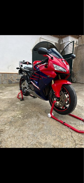 Honda CBR 600RR 2005 Roja y Azul