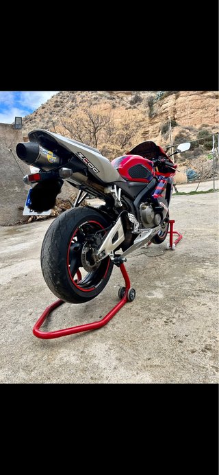Honda CBR 600RR 2005 Roja y Azul