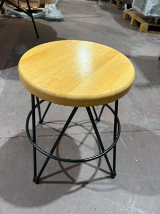Taburetes bajos madera y metal