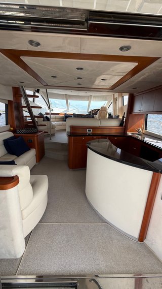 Alquilar Yate 22M para eventos en la Costa Dorada.