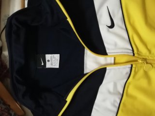Chaqueta deportiva Nike negra y amarilla Talla 44
