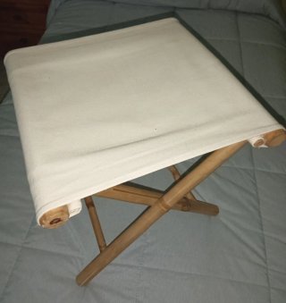 Banqueta auxiliar de bambú y tela