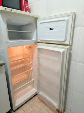 Nevera Indesit 1.44m