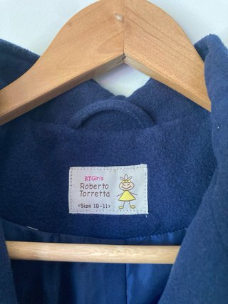Poncho niña azul con cierre de madera T10