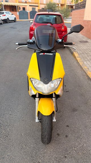 Gilera Runner 200cc Scooter Amarillo