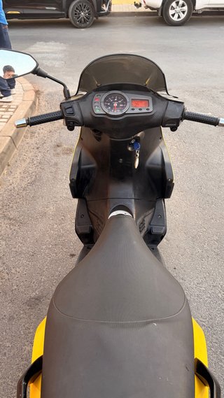 Gilera Runner 200cc Scooter Amarillo