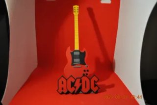 Soporte Móvil AC/DC Guitarra Roja