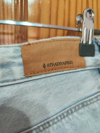 Bermudas Stradivarius Vaqueras Desgastadas