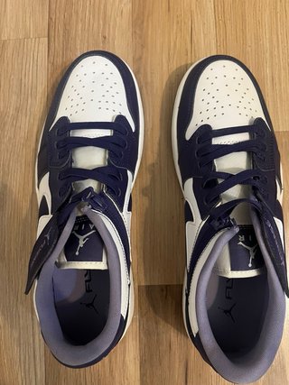 Air Jordan 1 Low FlyEase morado/blanco