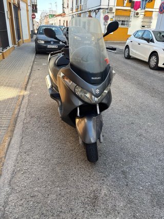 Suzuki Burgman 200 C.C. Maxi Scooter Gris