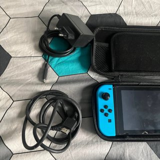 Nintendo Switch Azul/Rojo + Accesorios