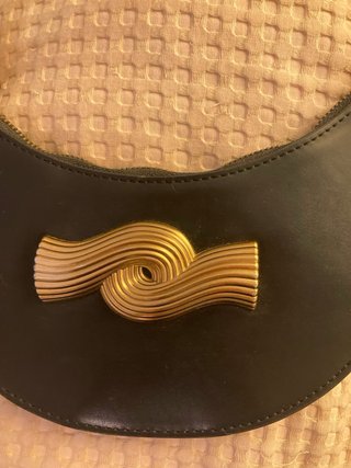 Bolso Zara Negro con Detalle Dorado