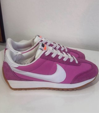 Nike fucsia y blanco