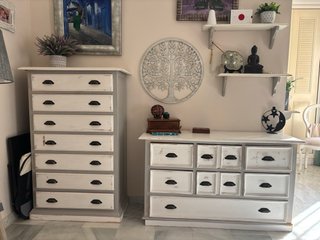 Muebles de dormitorio: mesillas, sinfonier, comoda