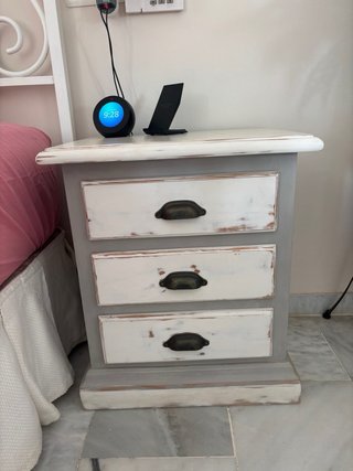 Muebles de dormitorio: mesillas, sinfonier, comoda