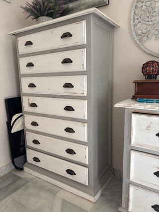 Muebles de dormitorio: mesillas, sinfonier, comoda